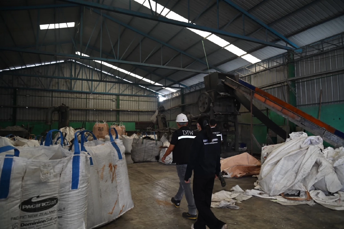 “ธนกร” ส่งทีมเต็มเหนี่ยว จู่โจม รง.รีไซเคิลบางพลี ส่งกลิ่นคลุ้ง