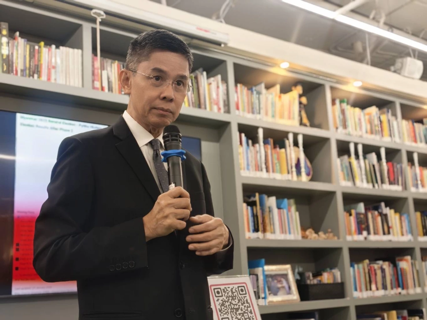 ดร.ปณิธาน วัฒนายากร ผู้เชี่ยวชาญด้านความมั่นคงและการเมืองระหว่างประเทศ 