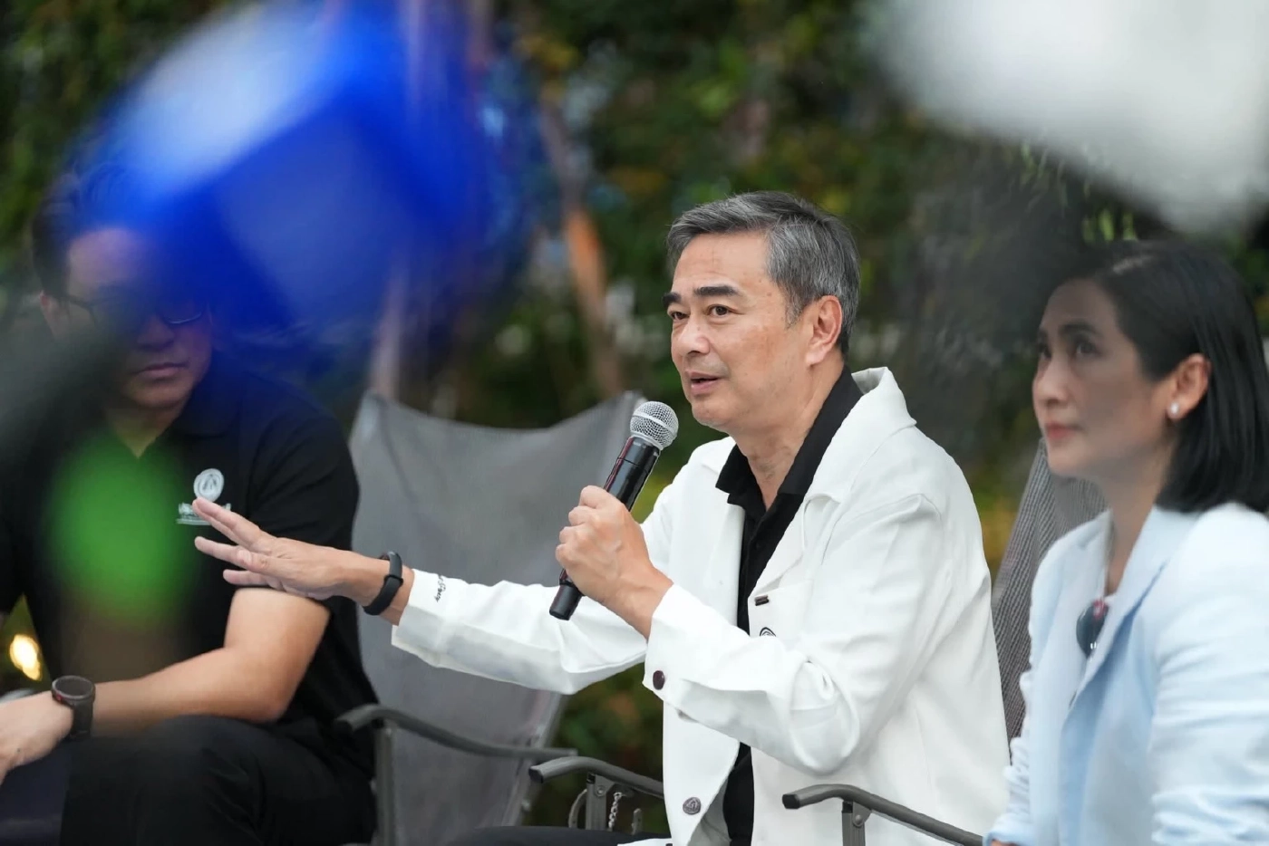 ''อภิสิทธิ์'' ชี้ถ้าจะเลือกยุทธศาสตร์ให้เลือก ''ฟ้า''