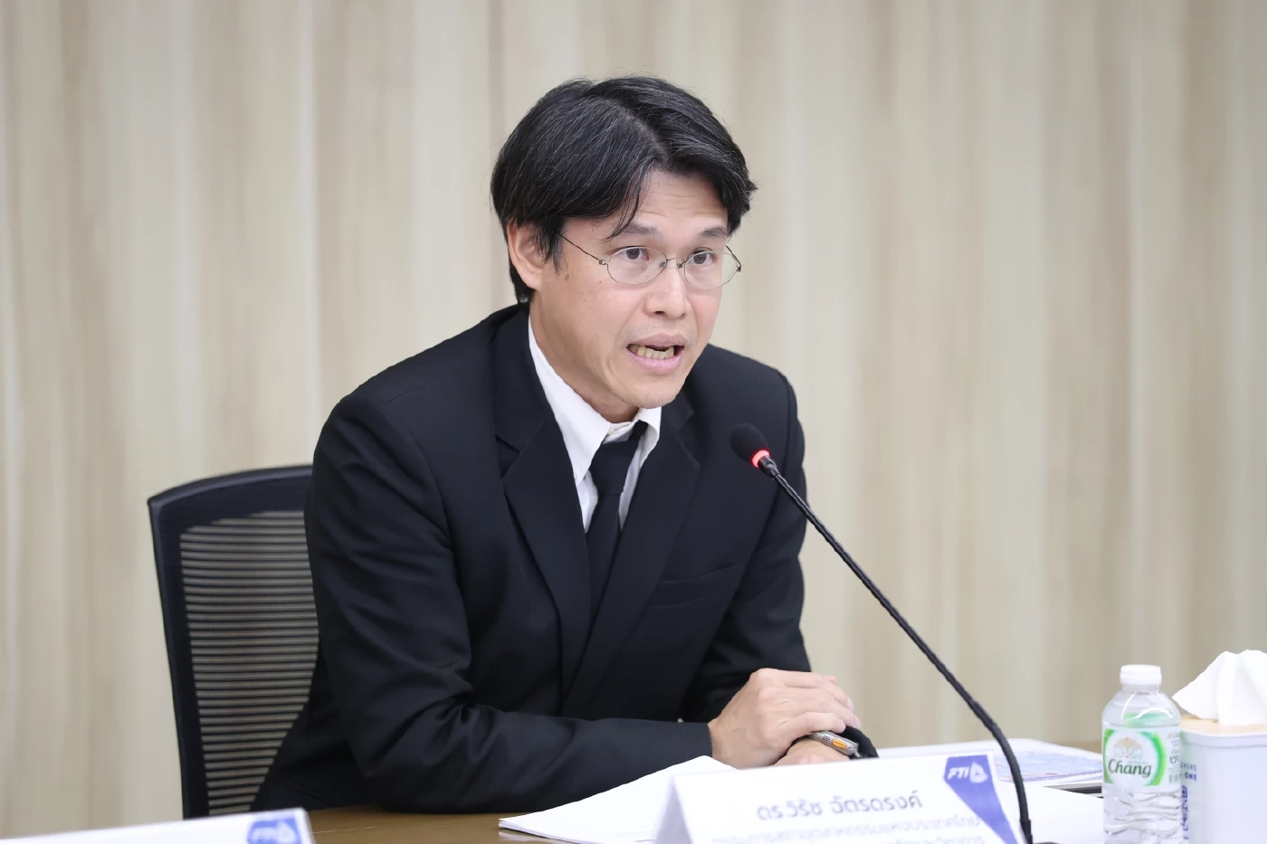 ดร.วิรัช ฉัตรดรงค์ กรรมการ ส.อ.ท. และรองประธานสายงานเศรษฐกิจและวิชาการ ส.อ.ท.