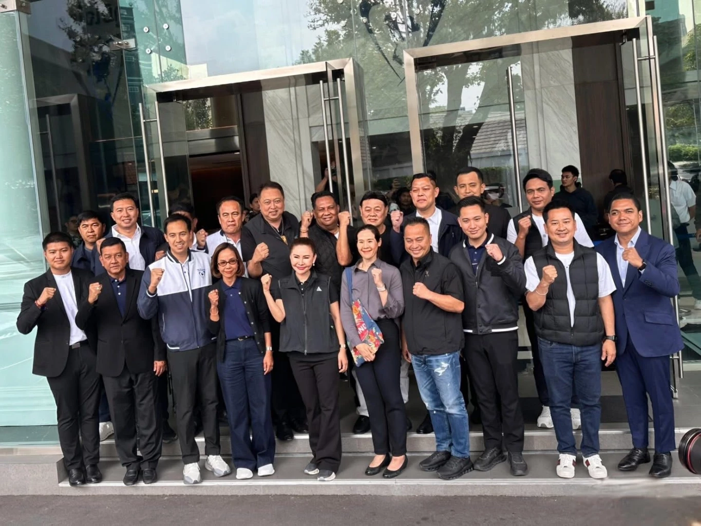 ซุ้มมังกรเค็ม ของสุชาติ ชมกลิ่น 