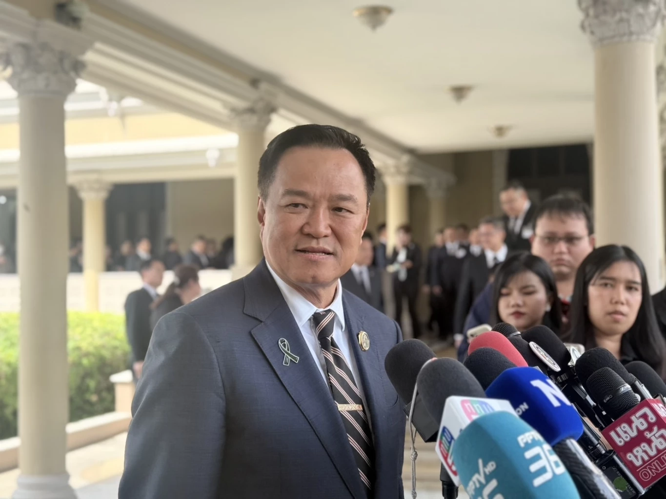 นายอนุทิน ชาญวีรกูล นายกรัฐมนตรี และ รมว.มหาดไทย ในฐานะหัวหน้าพรรคภูมิใจไทย