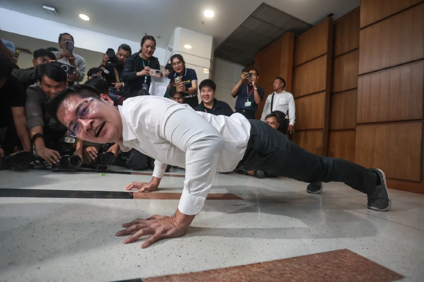 พรรคทางเลือกใหม่ สั่ง “เต้ มงคลกิตติ์” ระงับทำหน้าที่เลขาฯ พรรค