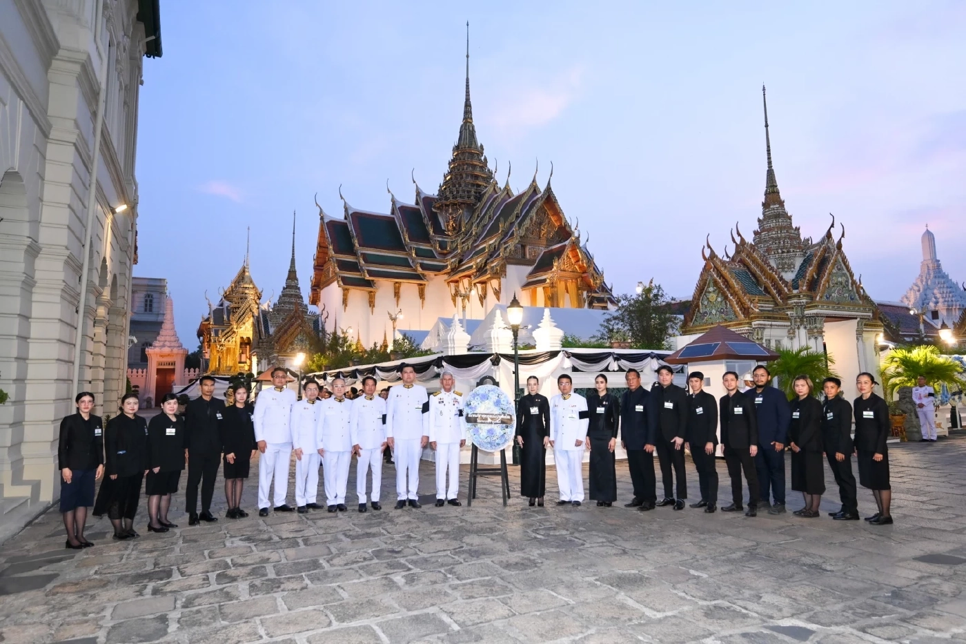 เมืองไทยประกันภัย-สมาคมกีฬาฟุตบอลฯ ร่วมเป็นเจ้าภาพบำเพ็ญกุศลและวางพวงมาลาถวายสักการะ พระบรมศพสมเด็จพระนางเจ้าสิริกิติ์ พระบรมราชินีนาถ พระบรมราชชนนีพันปีหลวง