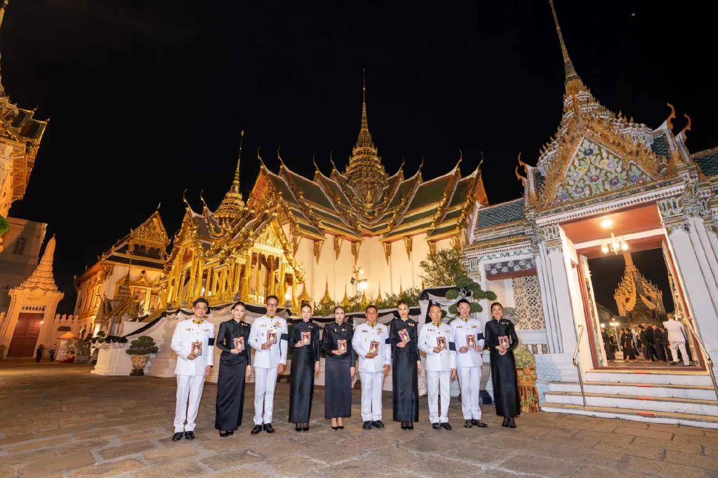 เมืองไทยประกันภัย-สมาคมกีฬาฟุตบอลฯ ร่วมเป็นเจ้าภาพบำเพ็ญกุศลและวางพวงมาลาถวายสักการะ พระบรมศพสมเด็จพระนางเจ้าสิริกิติ์ พระบรมราชินีนาถ พระบรมราชชนนีพันปีหลวง