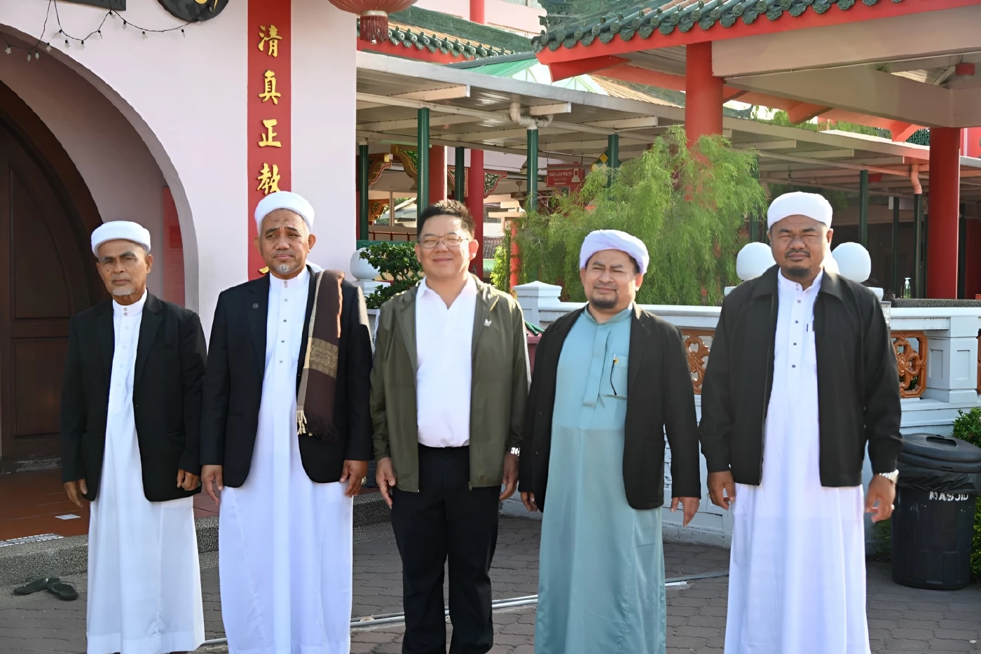 "เลขา ศอ.บต." ผุดไอเดีย "ปอเนาะสร้างอาชีพ" เชื่อมตลาดพริกไทยสู่ "มาเลเซีย" ดัน "สันติสุขกินได้"