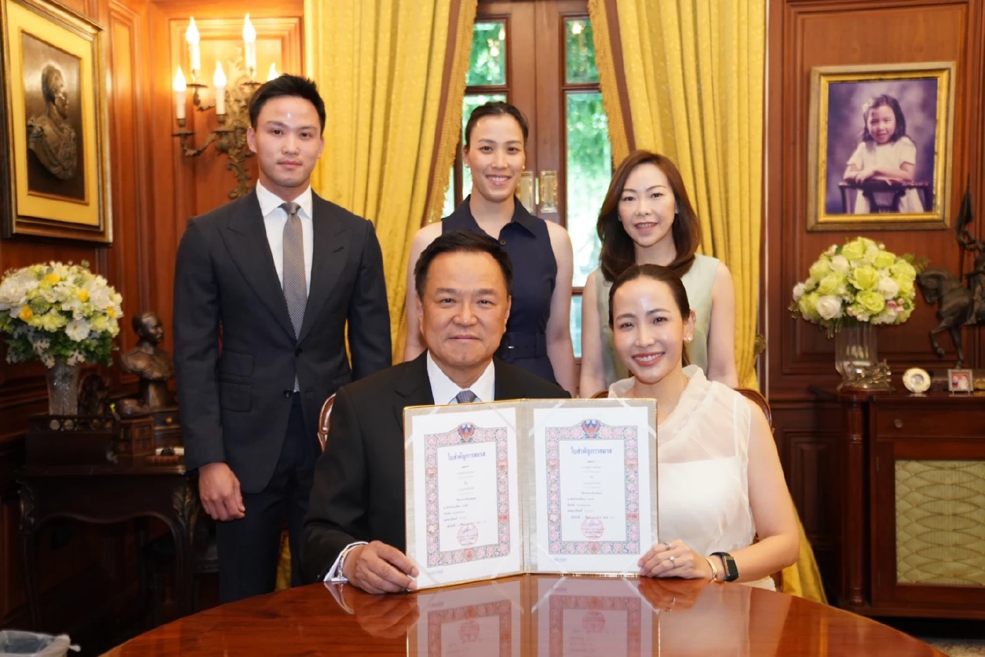 "นายกฯ" ควง "จ๋า ธนนนท์" จดทะเบียนสมรส นำร่องก่อนวันแห่งความรัก 14 ก.พ.นี้