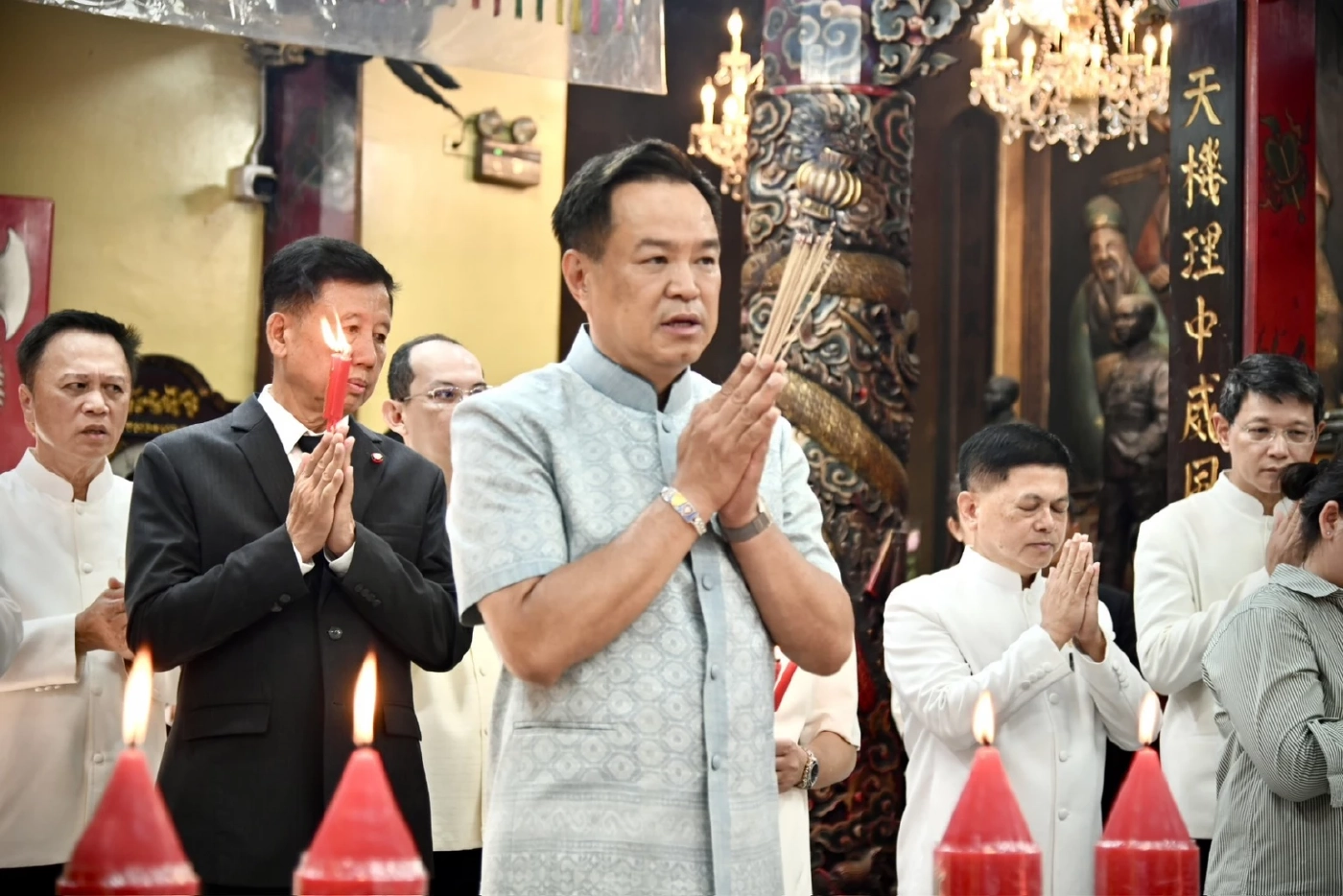 "นายกฯ" ไหว้ "ศาลเจ้าพ่อเสือ" ขอพรให้ "คนที่คิดไม่ดีกับประเทศต้องพังพินาศ-ประเทศไทยเป็นที่ยำเกรง"