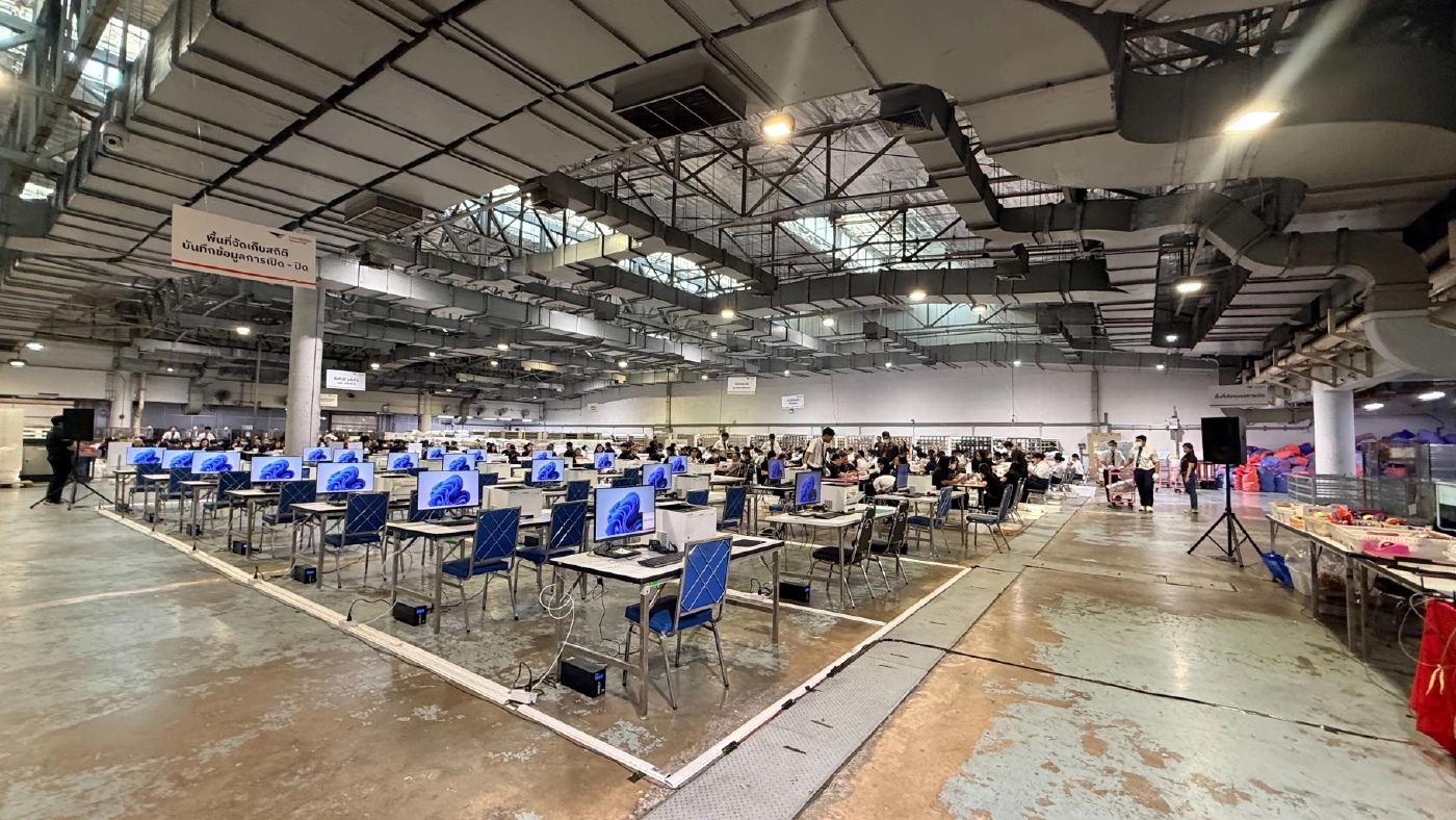 เปิดคลิป! "แสวง" ชิ่งหนีสื่อขึ้นเบนซ์ ปัดให้สัมภาษณ์ ปมปัญหาเลือกตั้งล่วงหน้า