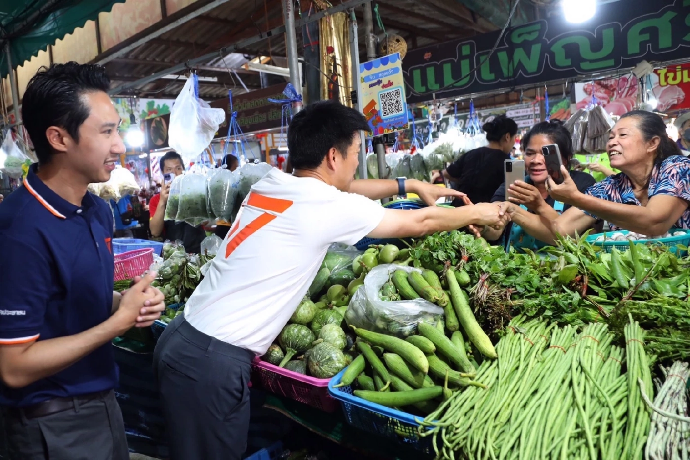 ด้อมส้มรุ่นเล็กน้ำตาแตก ขอ “เท้ง” ยืนหยัดสู้เพื่ออนาคตของพวกหนู