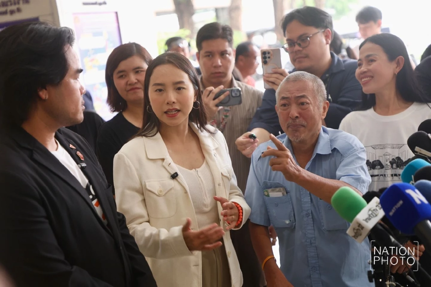 "รักชนก-สหัสวัต" บุก ก.แรงงาน ยื่นหนังสือ ถาม"ผลประชาพิจารณ์" ระเบียบตั้ง "บอร์ดประกันสังคม"