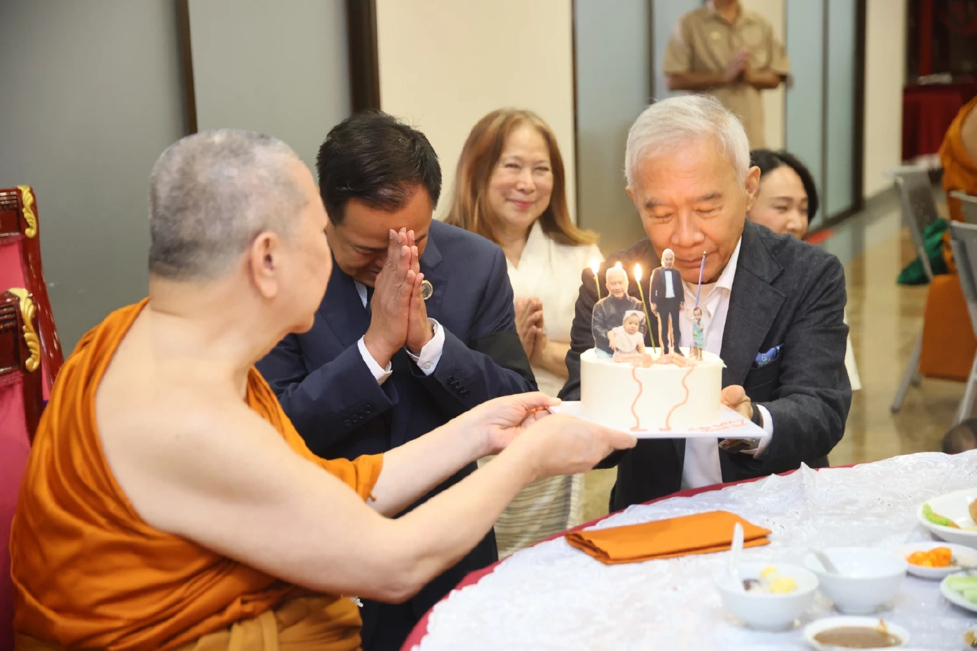 “อนุทิน” รุดอวยพรวันเกิด 71 ปี “สุวัจน์” อวยพรกลับให้อยู่ครบเทอม