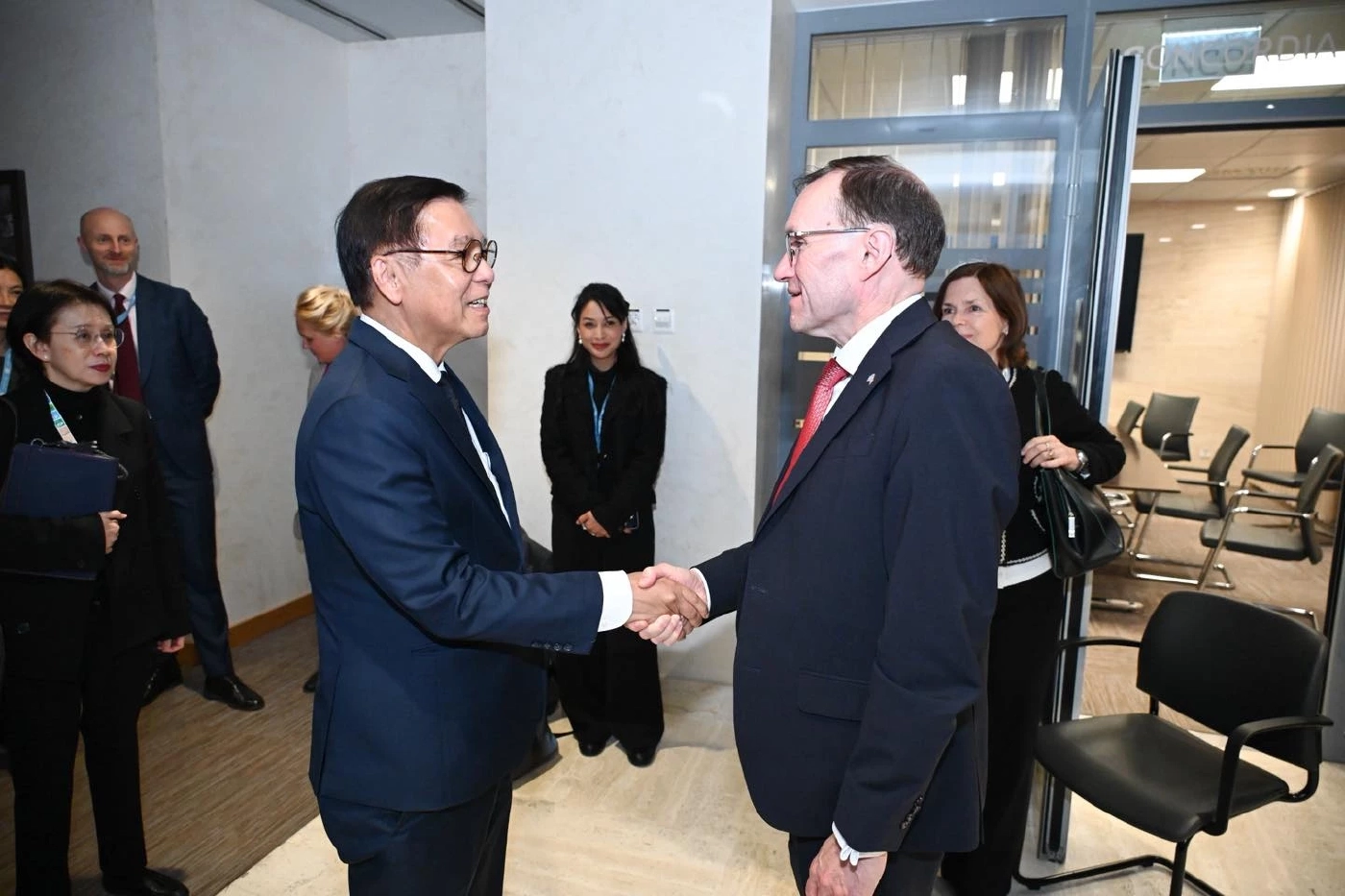 “สีหศักดิ์” เดินสายเยือนยุโรปแจงนานาชาติ-ย้ำไทยรักษาสันติภาพ