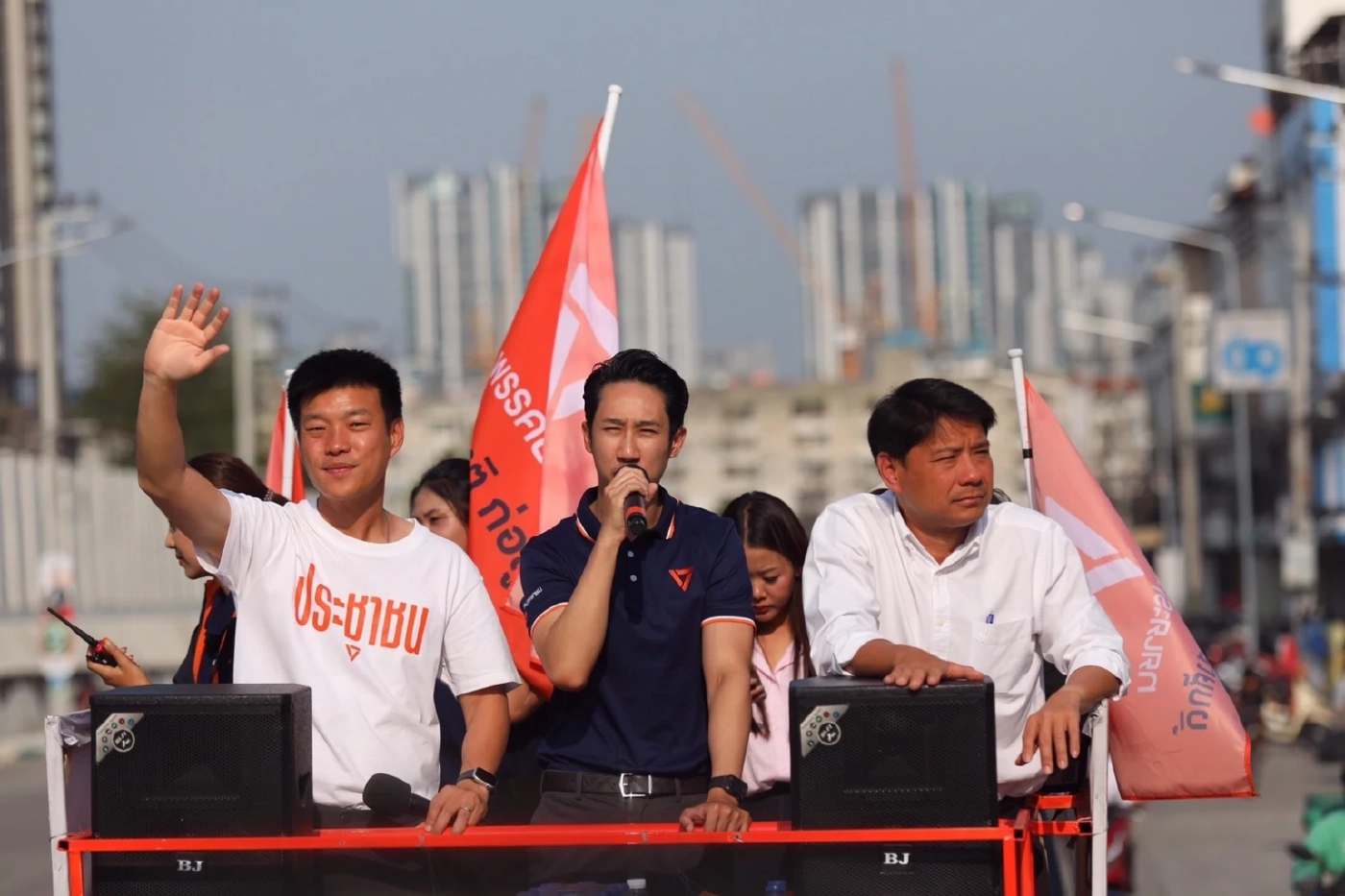 ด้อมส้มรุ่นเล็กน้ำตาแตก ขอ “เท้ง” ยืนหยัดสู้เพื่ออนาคตของพวกหนู