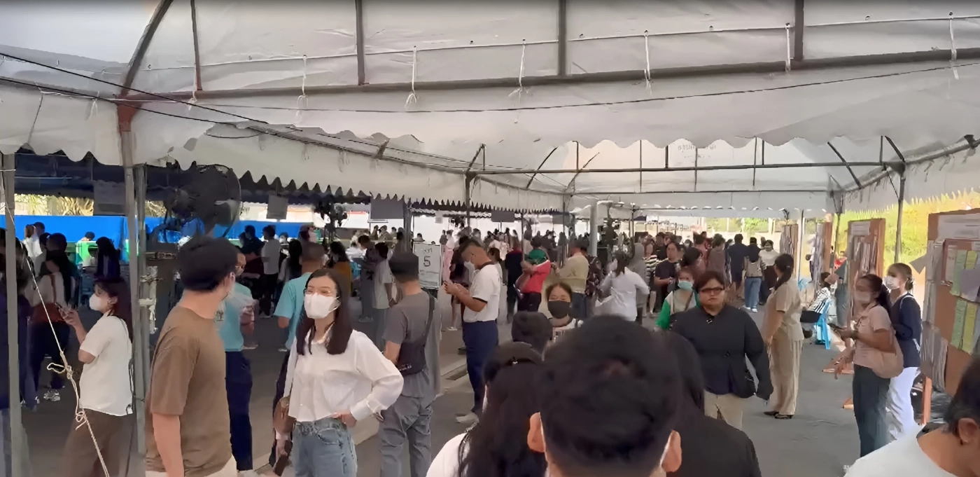 ปชช. แห่ใช้สิทธิ "เลือกตั้งล่วงหน้า" เขตบางนา คึกคัก (มีคลิป)