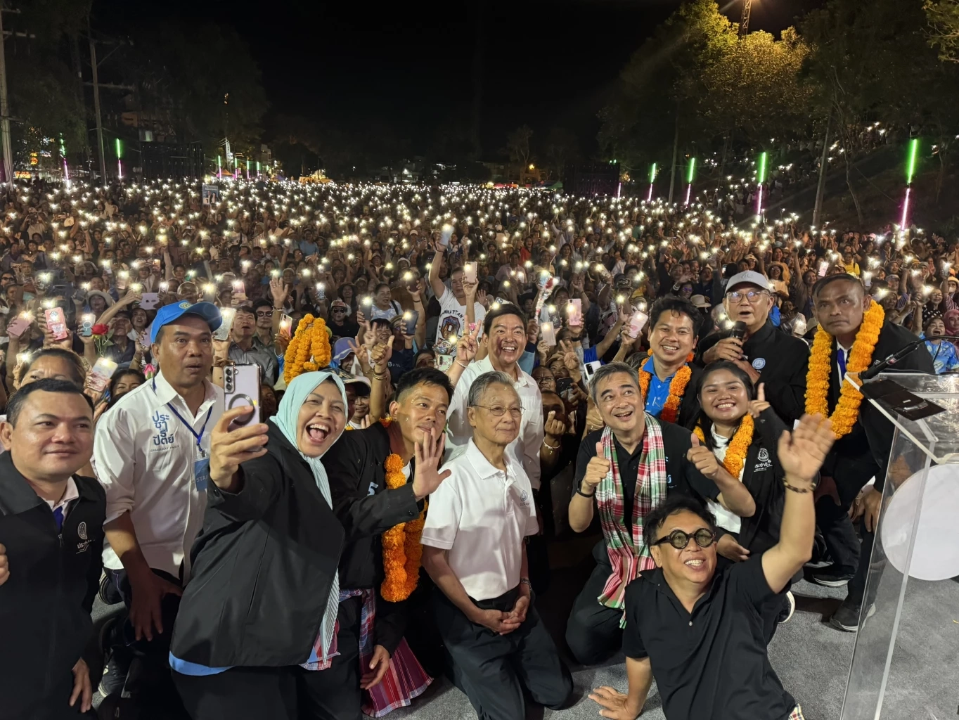 "อภิสิทธิ์" ปลุกคนตรังฟื้น "การเมืองสุจริต" - รักษาเมืองหลวง