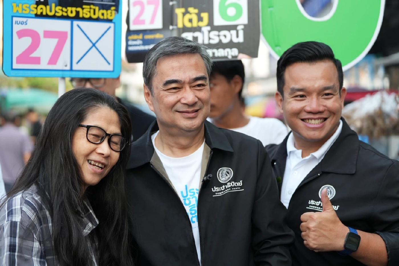 "อภิสิทธิ์" ควง "ทนายเปิ้ล" ขอคะแนนบางแคย้ำ ปชป.ทางเลือกปลอดภัย