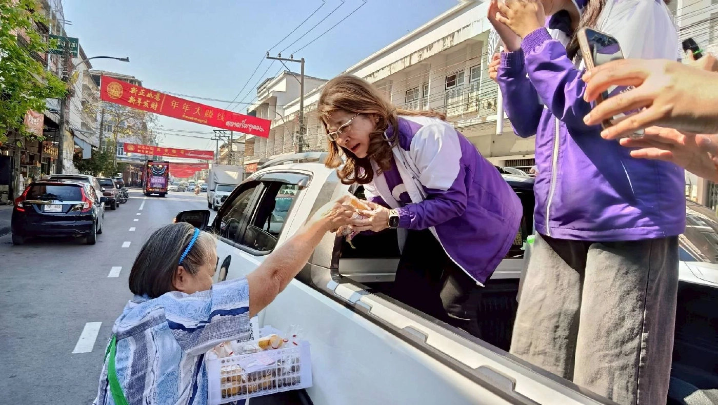 “สุดารัตน์” นำคาราวาน ลุย 2 จังหวัดอีสาน ชูบำนาญ 3,000 พายุหมุน ศก.