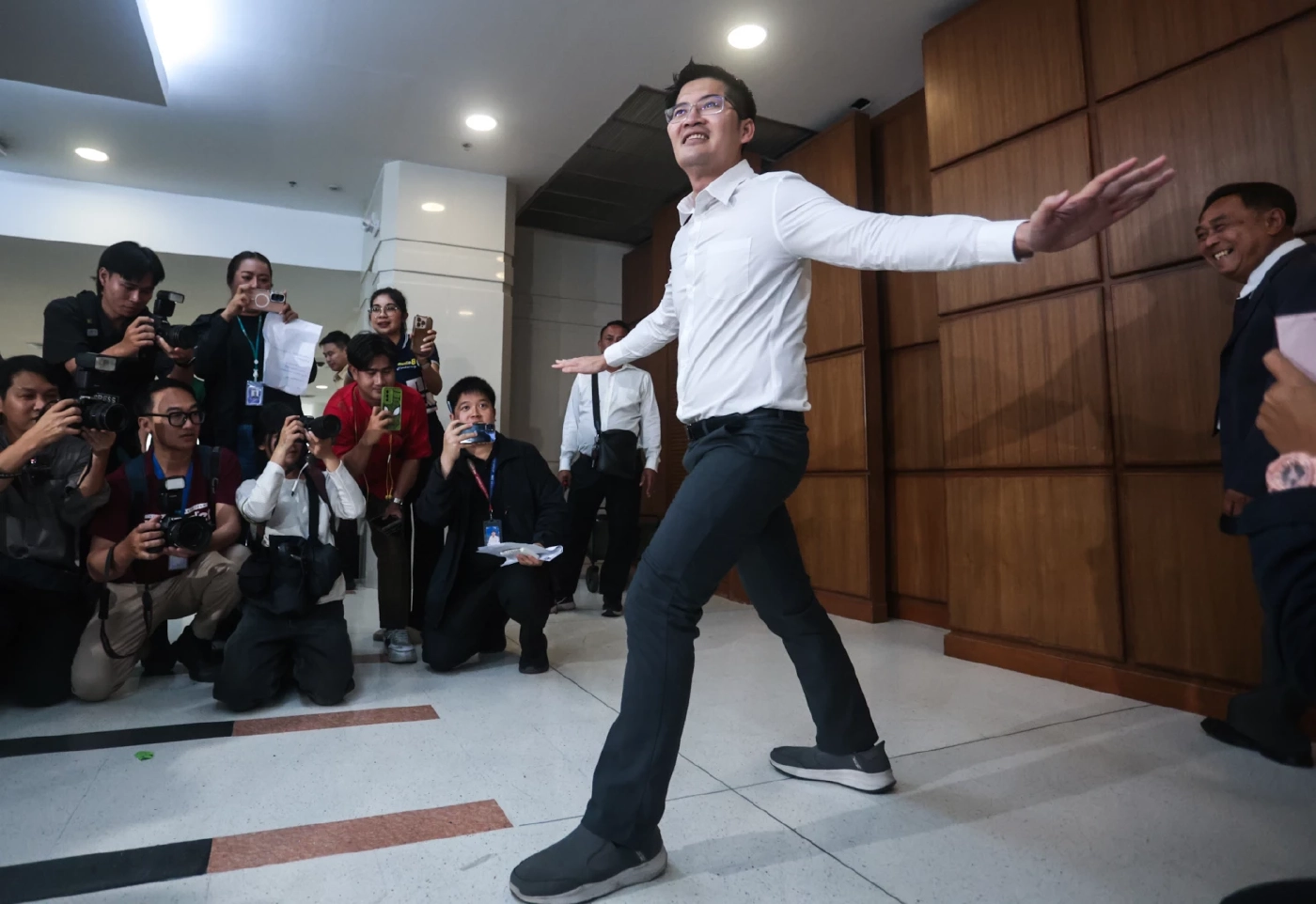 พรรคทางเลือกใหม่ สั่ง “เต้ มงคลกิตติ์” ระงับทำหน้าที่เลขาฯ พรรค