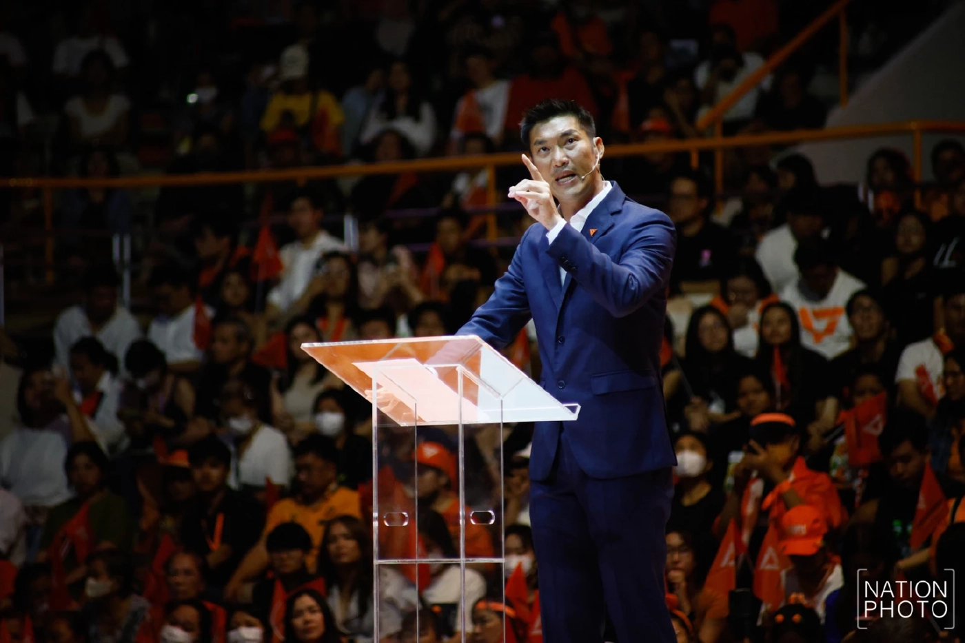 "ธนาธร" ย้อน 8 ปี จากสายลมสู่พายุเปลี่ยนประเทศ ลั่น ขอปราบโกง-ส่ง "เท้ง" นั่งนายกฯ