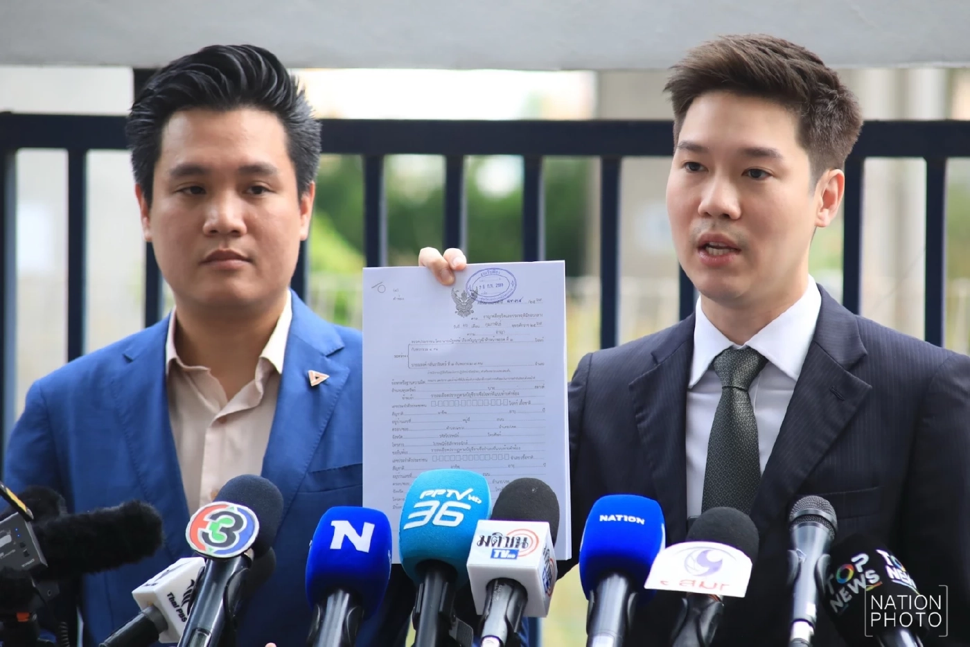 "หมอวาโย" พร้อมทีมกฎหมาย ปชน. ฟ้อง 9 กกต. 3 ข้อหา