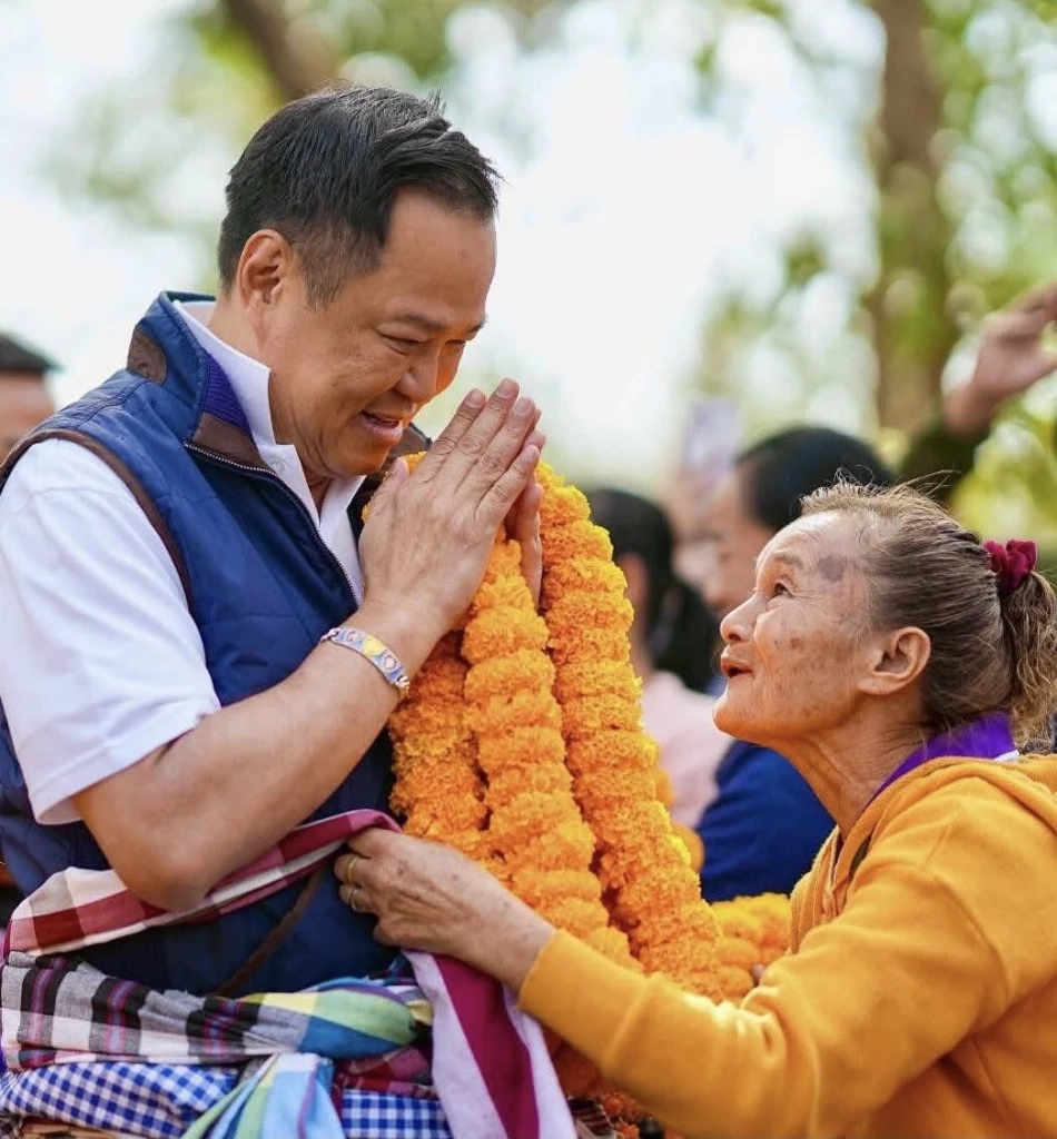 แชมป์อีสานน้ำเงิน “เนวิน” กวาด 64 สส. “ทักษิณ” สิ้นมนต์เสื้อแดงสิ้นพลัง