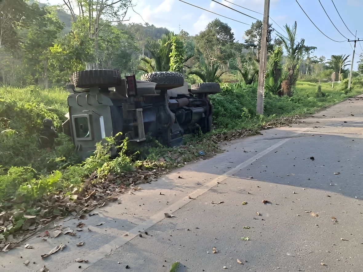 เปิดคลิป! บึ้มรถหุ้มเกราะ REVA เคลื่อนที่เร็ว ที่บันนังสตา จ.ยะลา กำลังพลบาดเจ็บ 1 นาย