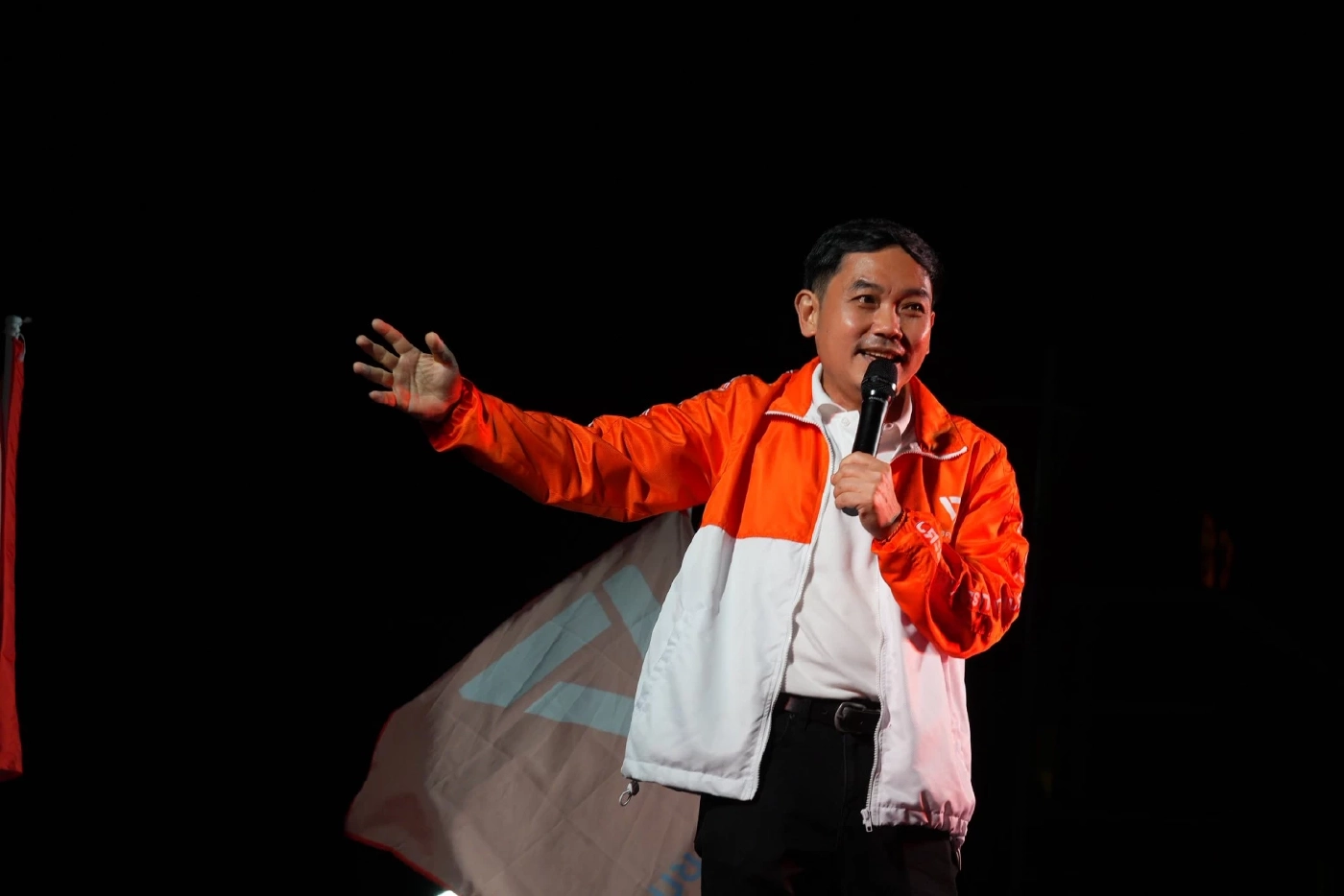 ปมปลด "หมอสุภัทร" เครือข่าย ขสช. บุกทำเนียบ ร้อง "บวรศักดิ์" ขอความเป็นธรรม วอน ก.พ. เรียกสอบใหม่