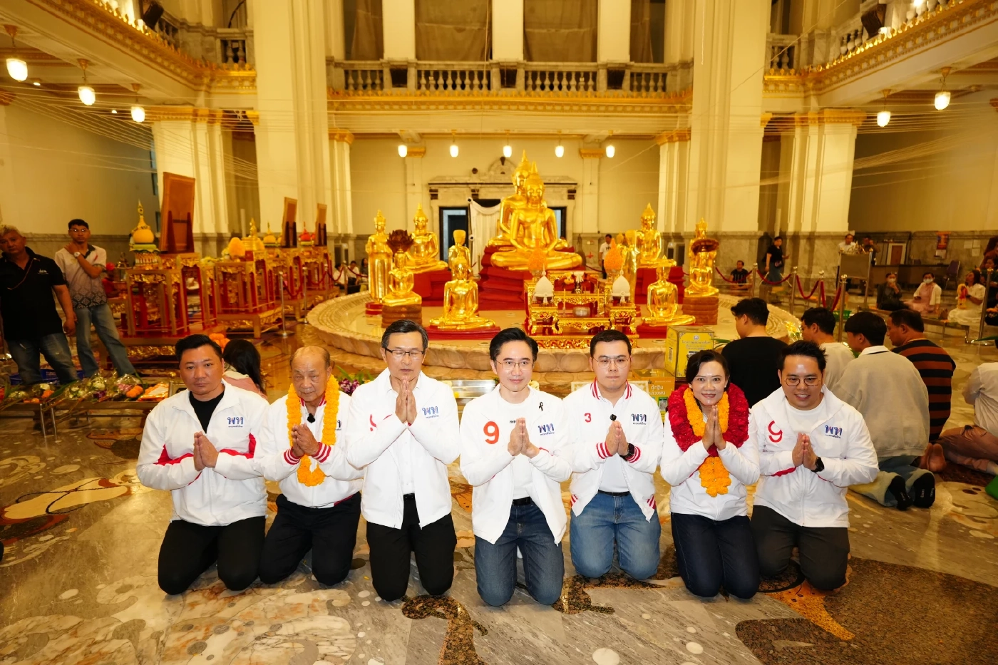 “ยศชนัน” นำผู้สมัครฉะเชิงเทรา สักการะหลวงพ่อโสธร เอาฤกษ์เอาชัย