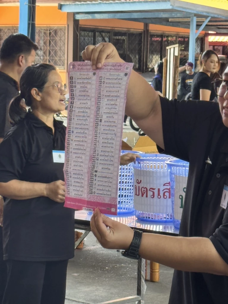 ผลนับใหม่ "พรรคส้ม" ทิ้งห่าง คู่เเข่ง ทั้ง 4 ชุด ด้าน ผู้สมัคร ปทุมเขต 7 พรรค ปชน. ชี้ นับใหม่ ตอกย้ำความกังขา