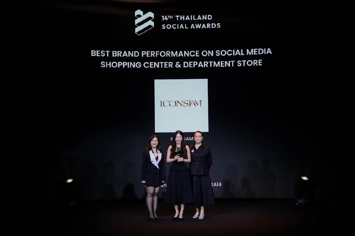 ไอคอนสยาม คว้าแชมป์ Best Brand Performance on Social Media ครองอันดับ 1 กลุ่มธุรกิจศูนย์การค้า จากเวที Thailand Social Awards ครั้งที่ 14 ตอกย้ำความเป็นผู้นำในการสร้างประสบการณ์ระดับโลก