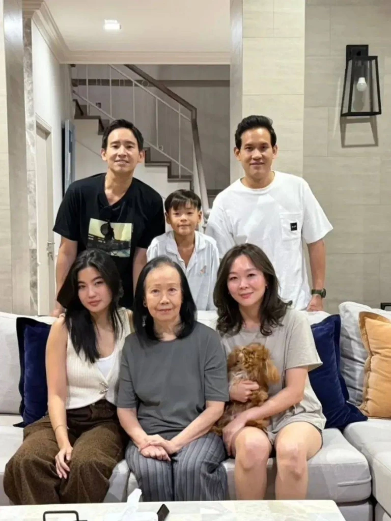 กรี๊ด! "ก้อย อรัชพร" ดาราสาวผู้กุมหัวใจ "แด๊ดดี้พิธา" เปิดตัวคบกันจริง ไม่ต้องแอบถ่ายแล้วน้า!