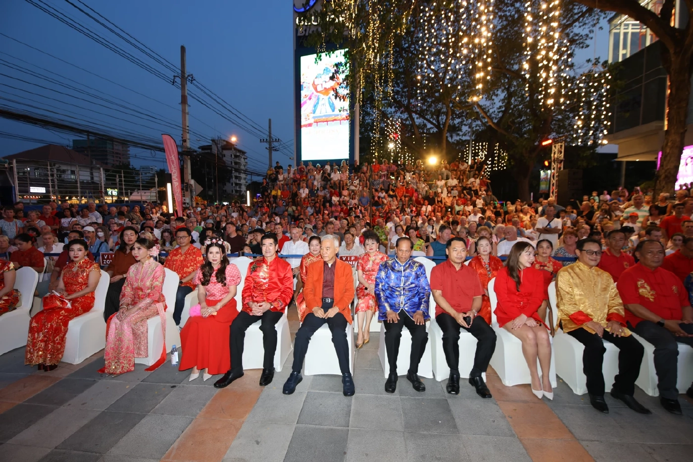 เปิดตรุษจีนหัวหินคึกคัก โชว์ ผัดซั่วหมี่มงคลกระทะยักษ์ เสริมเฮง