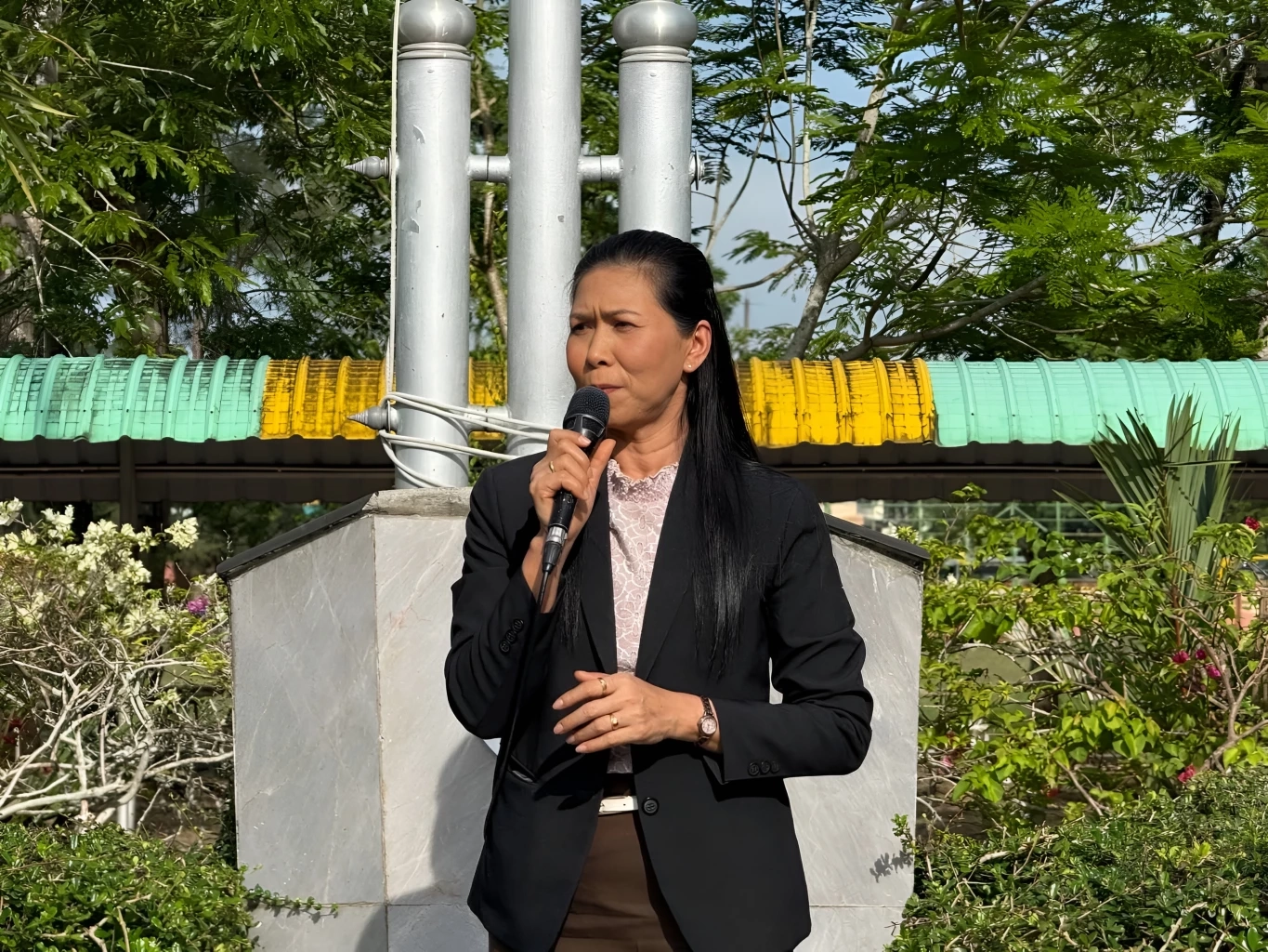 เปิดประวัติ! "ผอ.ศศิพัชร" ครูผู้เสียสละ "ยอมเป็นตัวประกันแทนเด็ก"