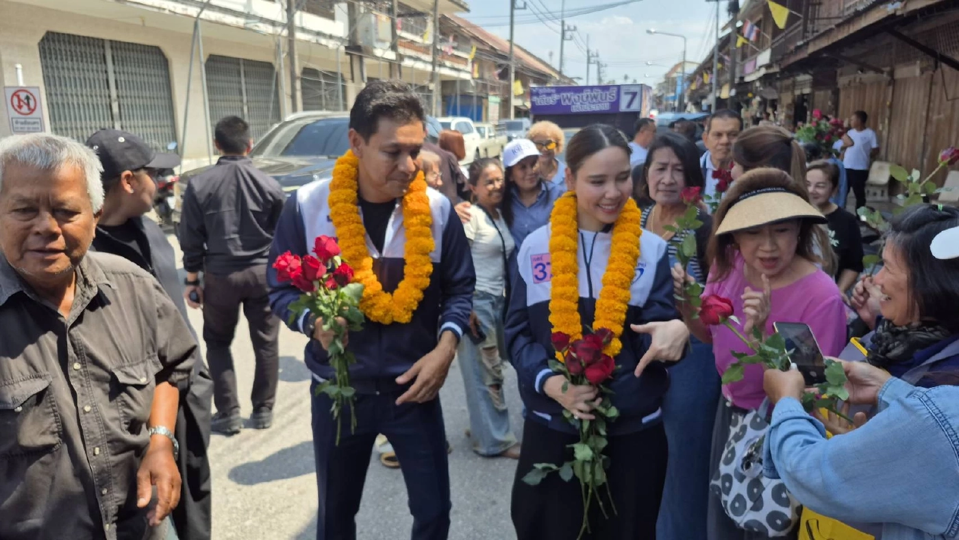 "ซาบีดา" ควง "มนัญญา" ลงพื้นที่หาเสียง "ทับสะแก-บางสะพาน"