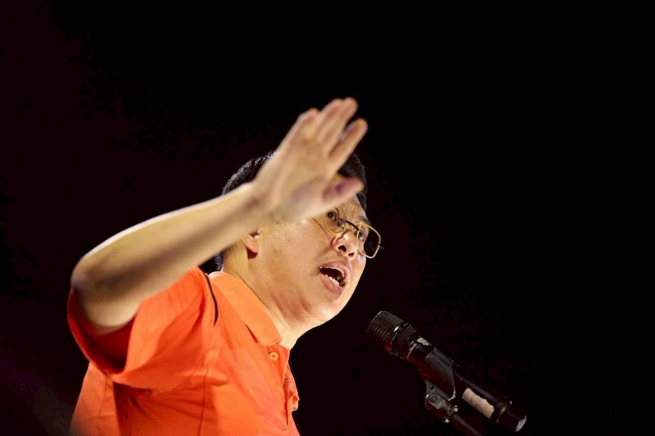 "วิโรจน์" เตรียมตรวจ "คิวอาร์โค้ด-บาร์โค้ด" บัตรเลือกตั้ง" หาก "คิวอาร์โค้ด" แต่ละใบไม่ซ้ำ ก็ชัดแล้วว่า "ไม่ลับ"