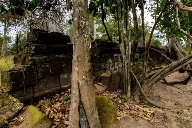 ทภ.2 เกาะติดสถานการณ์ ไฟป่าใกล้ปราสาทคนา มีเสียงปะทุเป็นระยะ