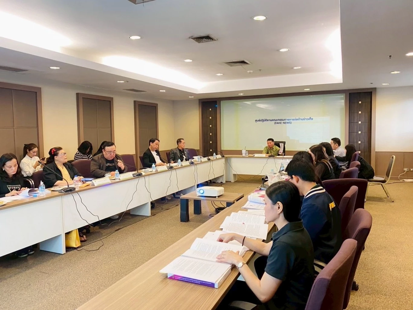 "กกต." ถกด่วน ตรวจสอบข่าวบิดเบือนทำ กกต.เสียภาพลักษณ์ เตรียมดำเนินคดีทางกฎหมาย