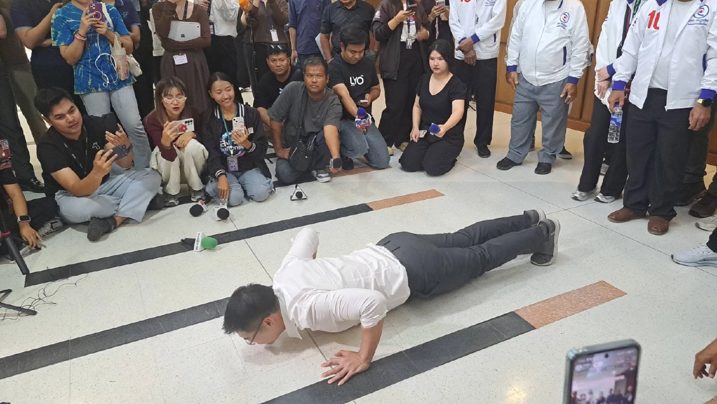 ผมไม่ได้บ้า! "เต้" บุก กกต. โต้ปมเพ้อเจ้อ ท้านโยบายอวกาศ-ไดโนเสาร์ทำได้จริง