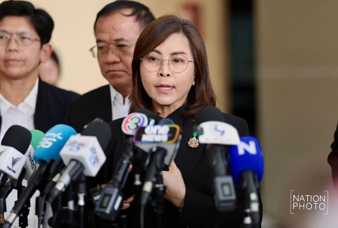 "รักชนก-สหัสวัต" บุก ก.แรงงาน ยื่นหนังสือ ถาม"ผลประชาพิจารณ์" ระเบียบตั้ง "บอร์ดประกันสังคม"