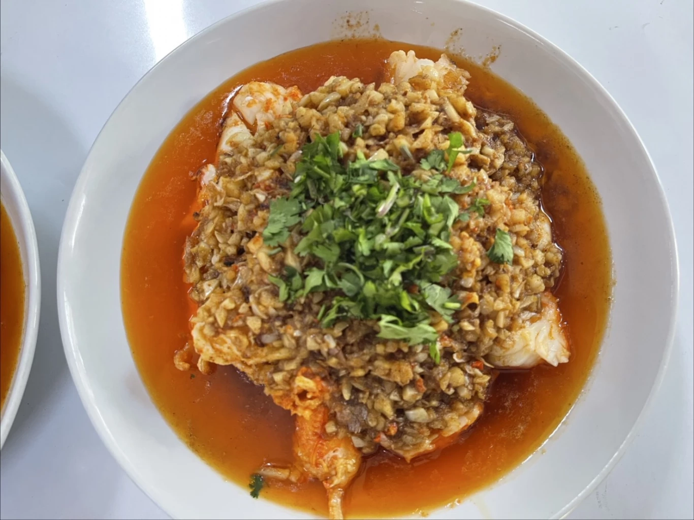 "ลุงป้อม" สลัดลุคการเมืองโชว์ฝีมือทำ "กุ้งกระเทียม" เมนูโปรด พร้อมเผยเคล็ดลับ