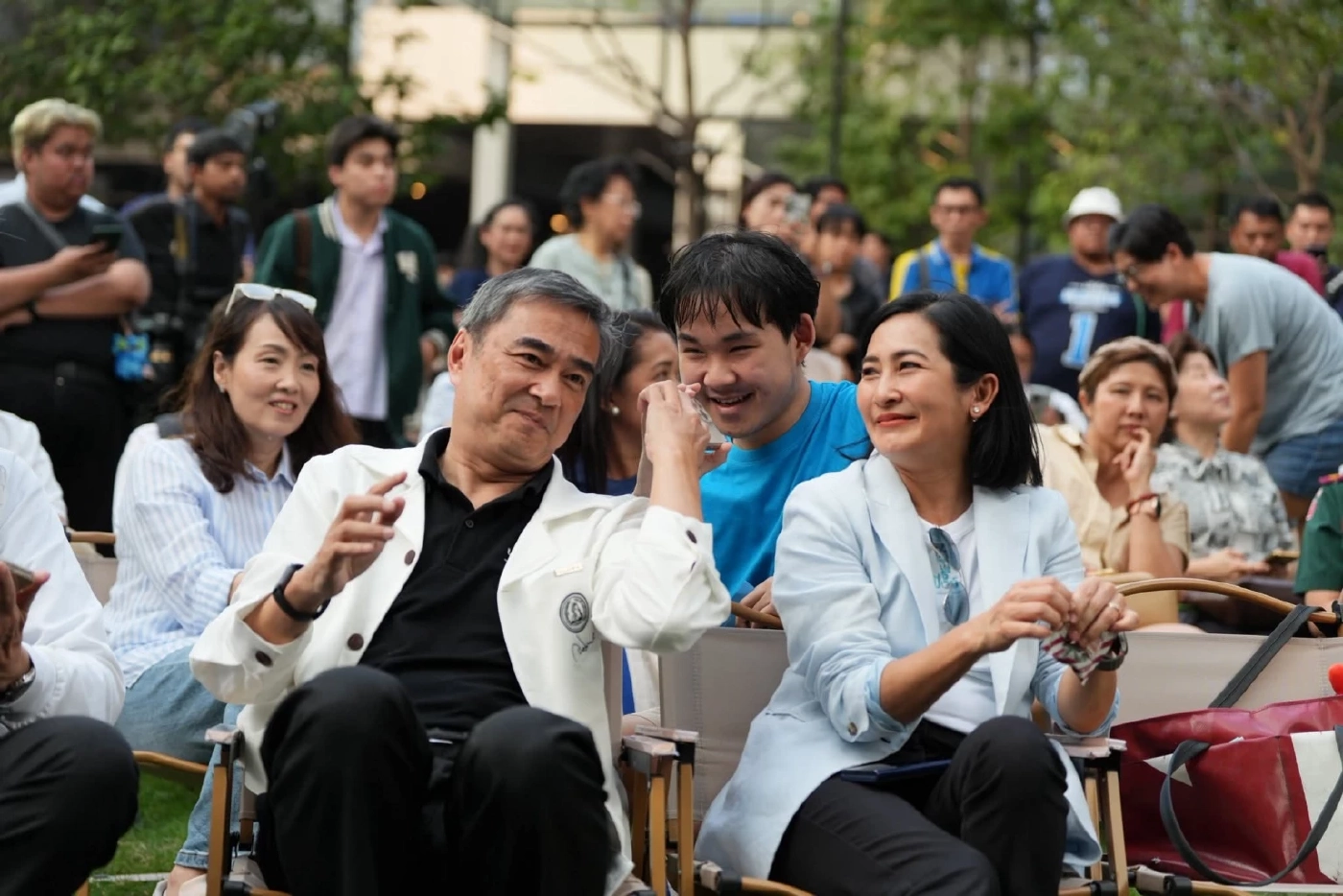 ''อภิสิทธิ์'' ชี้ถ้าจะเลือกยุทธศาสตร์ให้เลือก ''ฟ้า''