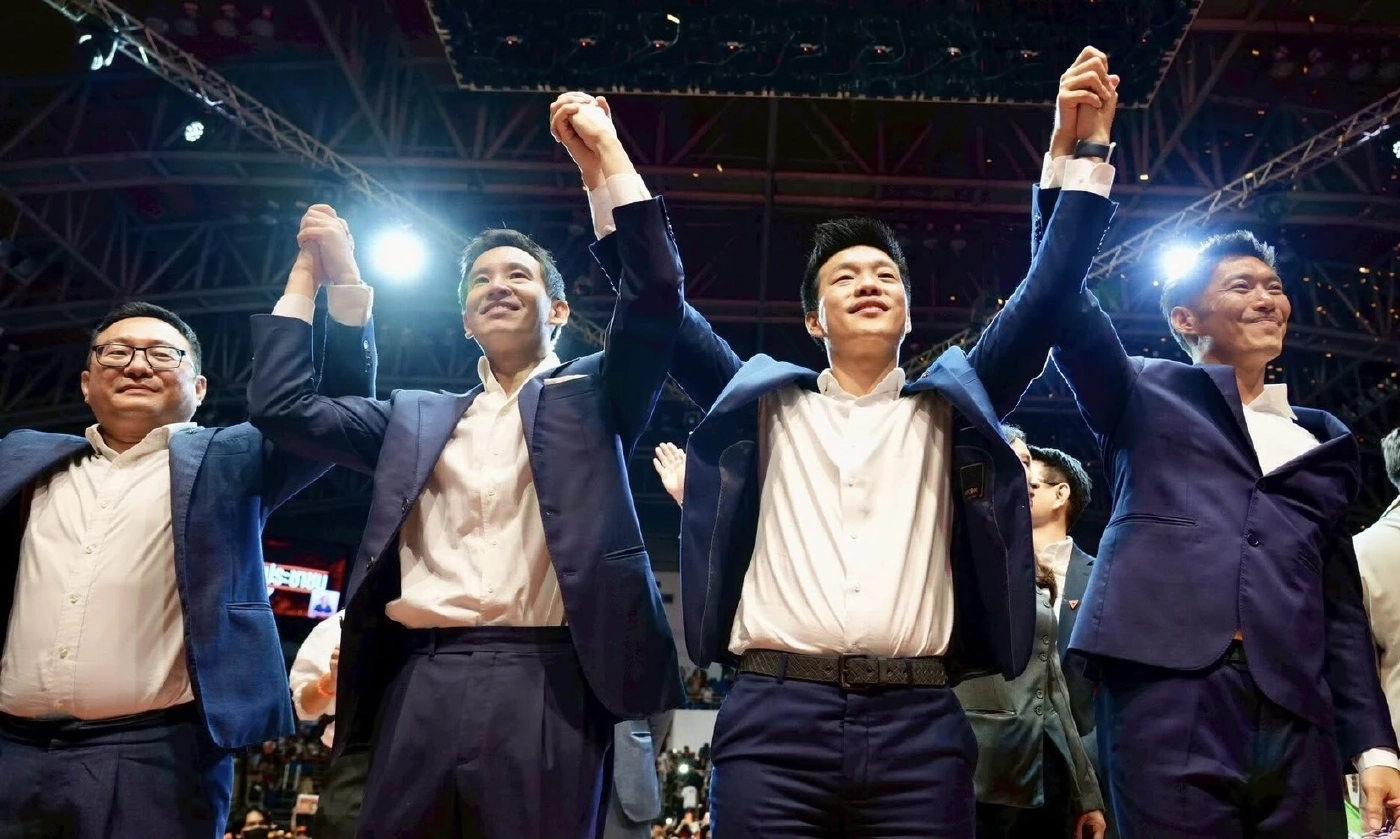 ศึกอุดมการณ์ “อนุทิน” ฟื้นเปรมาธิปไตย “ณัฐพงษ์” ไม่ง้อใบอนุญาตอีลิต