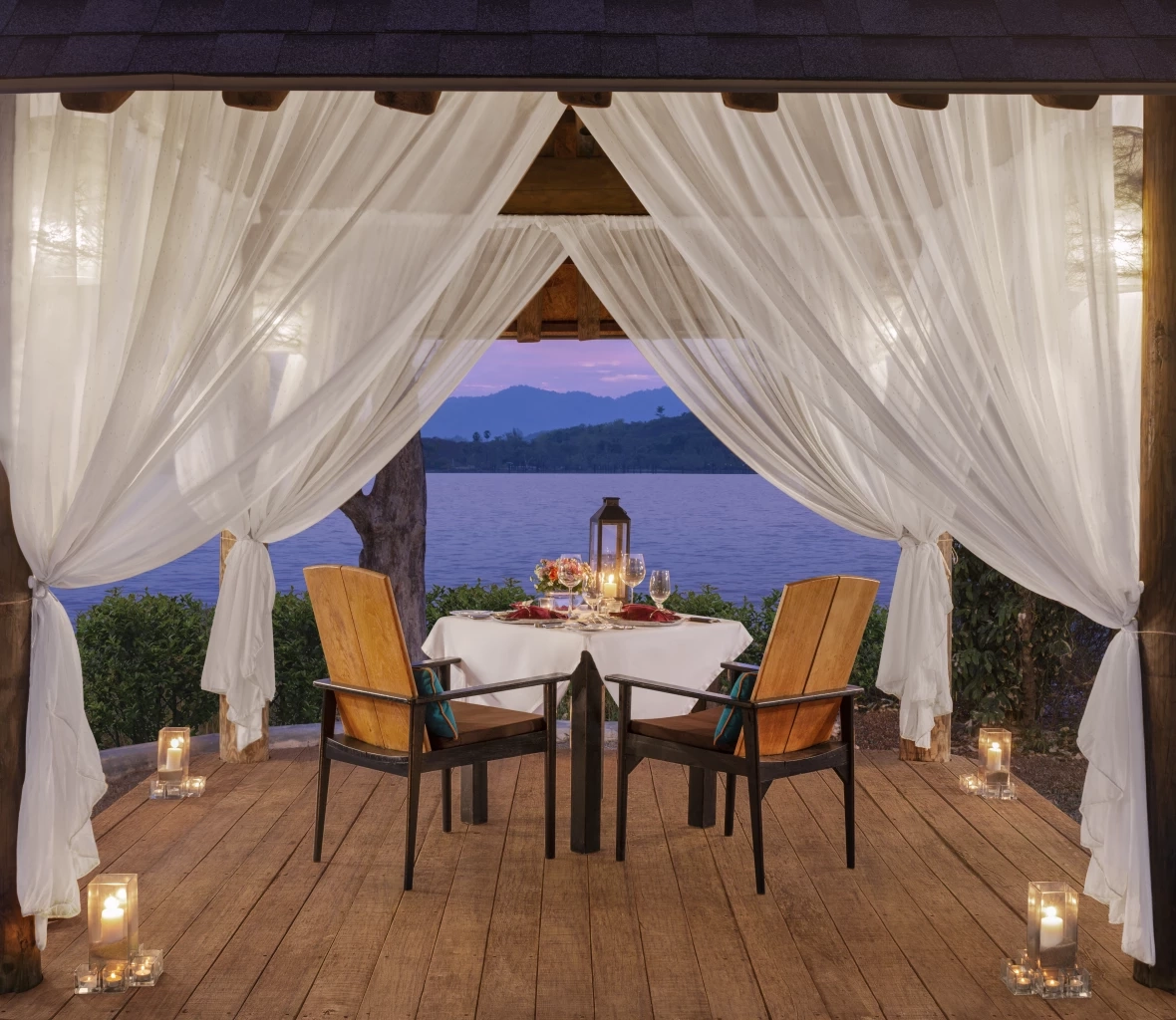 ดื่มด่ำไปกับมื้อค่ำแสนโรแมนติกและสัมผัสประสบการณ์สปาสุดผ่อนคลาย ณ เดอะ นาคา ไอแลนด์ ภูเก็ต