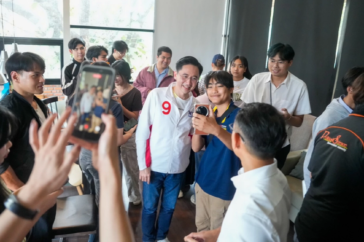 "ยศชนัน" ล้อมวงคุย "นักศึกษา ม.อุบลฯ" ลั่น คนอีสานต้องมีศักดิ์ศรี-เลิกโดนด้อยค่า กางแผนปั้นอุบลฯ