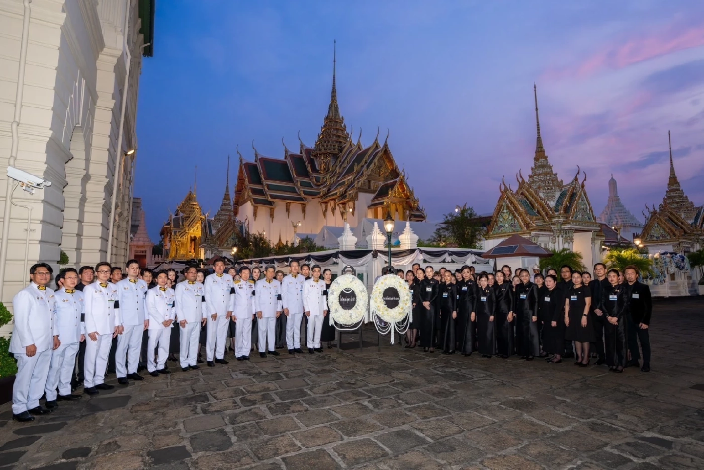 เมืองไทยประกันภัย-สมาคมกีฬาฟุตบอลฯ ร่วมเป็นเจ้าภาพบำเพ็ญกุศลและวางพวงมาลาถวายสักการะ พระบรมศพสมเด็จพระนางเจ้าสิริกิติ์ พระบรมราชินีนาถ พระบรมราชชนนีพันปีหลวง