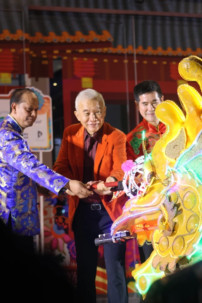 เปิดตรุษจีนหัวหินคึกคัก โชว์ ผัดซั่วหมี่มงคลกระทะยักษ์ เสริมเฮง