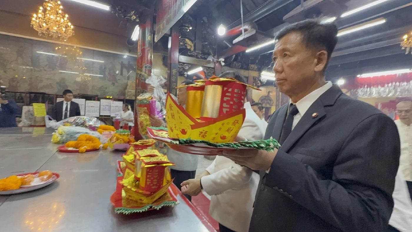 "นายกฯ" ไหว้ "ศาลเจ้าพ่อเสือ" ขอพรให้ "คนที่คิดไม่ดีกับประเทศต้องพังพินาศ-ประเทศไทยเป็นที่ยำเกรง"