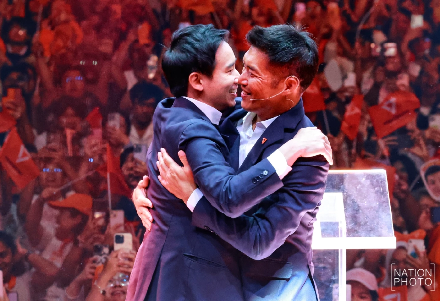 "ธนาธร" ย้อน 8 ปี จากสายลมสู่พายุเปลี่ยนประเทศ ลั่น ขอปราบโกง-ส่ง "เท้ง" นั่งนายกฯ