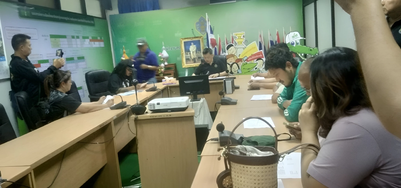 เลือกตั้งพิจิตรเจอ "บัตรเขย่ง" เกือบ 3 หมื่น "ผู้สมัคร สส.พรรคส้ม-เยาวชน" บุกร้อง กกต.จี้นับคะแนนใหม่ (มีคลิป)